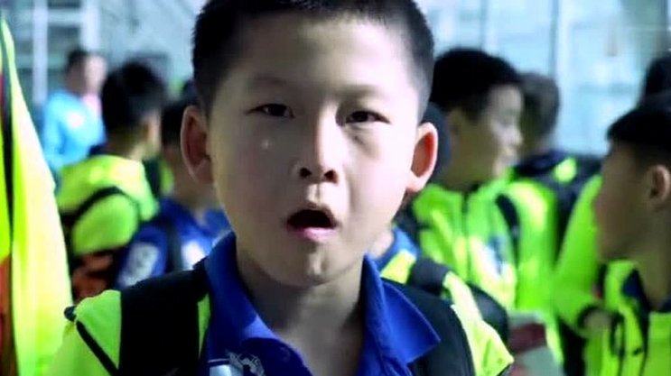 年仅8岁，他如何成为中国足球的“小将”？