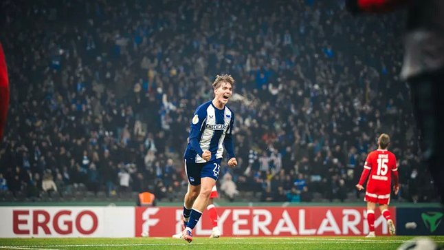 药厂领跑16岁中场艾希霍恩争夺战，拜仁莱比锡都仍然有机会