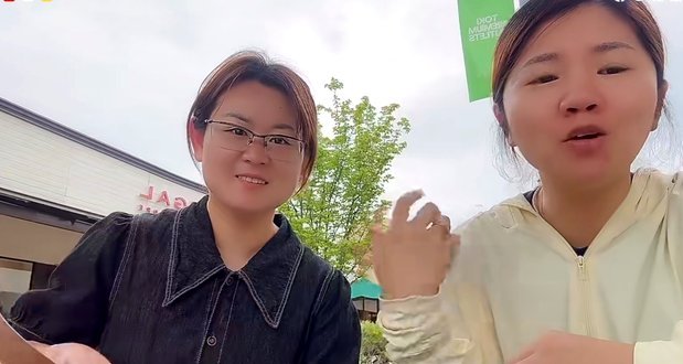 其实一个中老年人网红有一批骨灰级死忠粉，属实是触及到我的知识盲区了