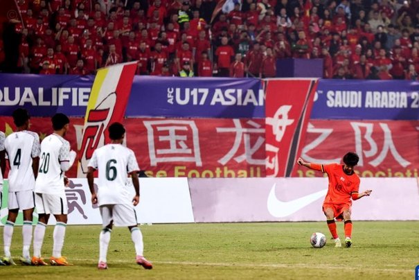 亚足联官方发布日本U17捧杯视频，中国国少列队致敬