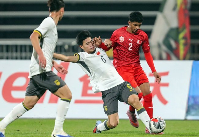 亚足联官方发布日本U17捧杯视频，中国国少列队致敬