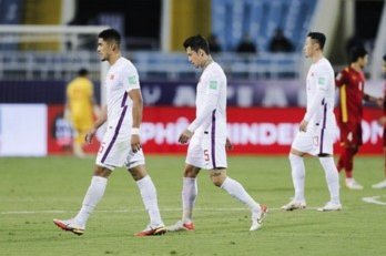 董路爆料，小汪因亚洲杯被达姆扫地出门，搞得粉丝们不知道该怎么喷了