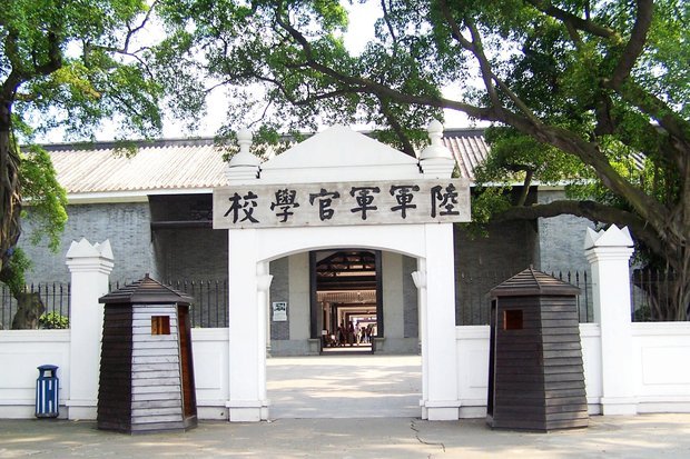 官方：原葡超吉尔维森特中场安托万-洛泰转会加盟武汉三镇