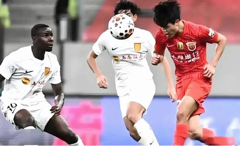莱昂纳多双响救主 海港逆转铜梁龙夺三分