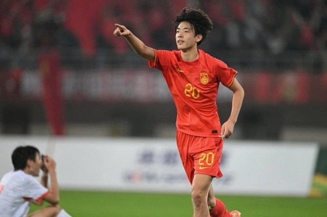 19岁中非混血天才首秀国足